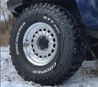 Change main image to: Black Rhino , Gloss Silver w/Mirror Cut Face & Lip